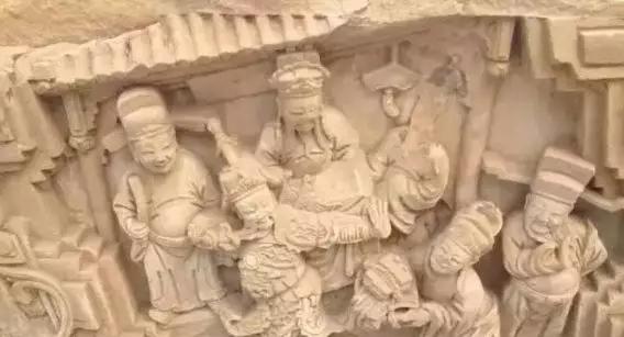 在石頭上作畫，高齡老藝人直言收徒困難，送蘋果手機都沒人報名！