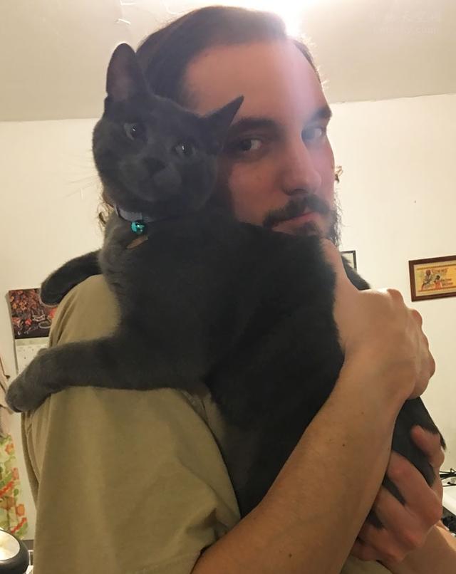 那些发誓不喜欢猫的人，养了猫以后...