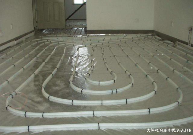 想给楼梯铺地暖, 工人却阻止我, 踏步不到30公分, 管道都堵死了