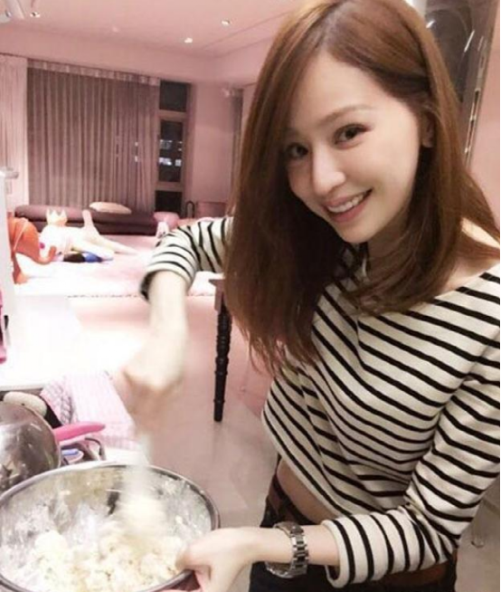 王心凌晒出在台湾住的豪宅，在家喜欢下厨做饭，一看就知是好女人