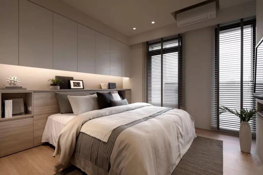 床头墙这样设计, 连床头柜都省了, 真是太实用了!