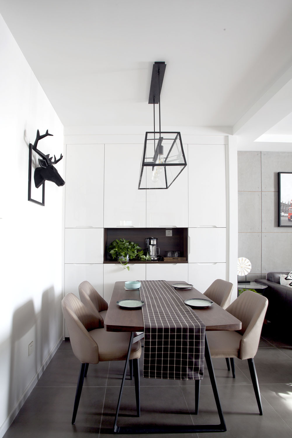 粗犷与文艺的碰撞，特别美的家，一个玄关就让人喜欢得不得了