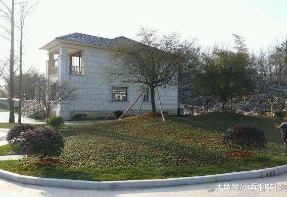 村里土豪2500平庄园别墅，花费650万成地标建筑，一个石头就50万