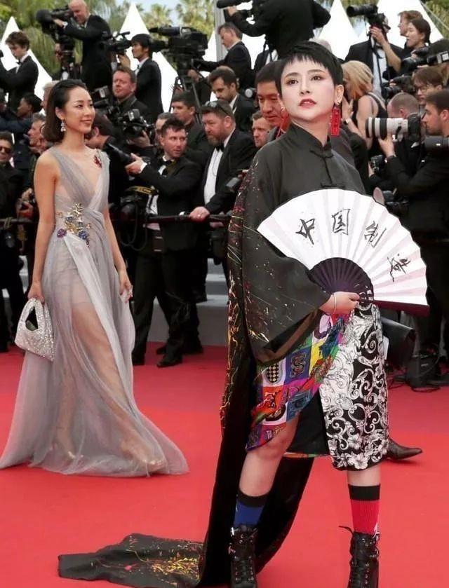 造型辣眼驱逐出场，戛纳红毯上谁是最雷最尬的中国女星？