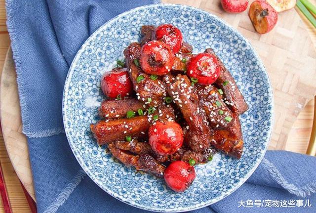想不到山楂还可以和它做菜肴，酸香美味非常的开胃，小孩子超爱