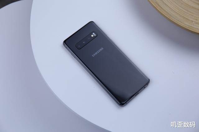一夜之间，三星S10开启降价模式，华为功不可没！