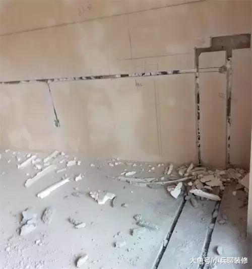 黑心电工在墙上全横着开槽，想把我坑死，工钱给一分都多了
