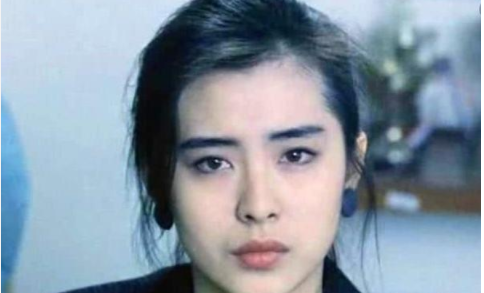 曾经的一代女神，因“小三”名号被迫退出娱乐圈，如今美丽依旧！