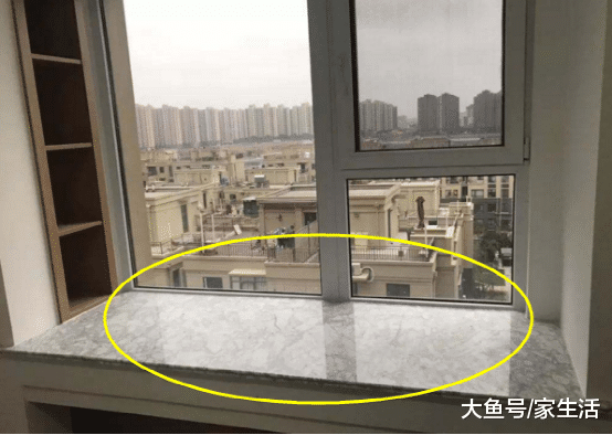 飘窗铺大理石是几十年前风格了，现在早流行这样装，年轻人都喜欢