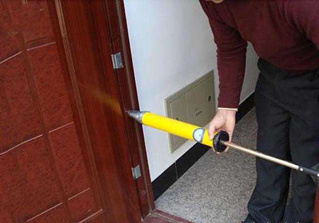 防盗门不灌浆，就是个木框架子！很多人都不知道，听过来人说说！