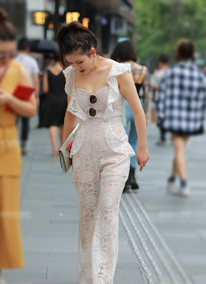 摄影：夏天这么热，穿的清爽很重要