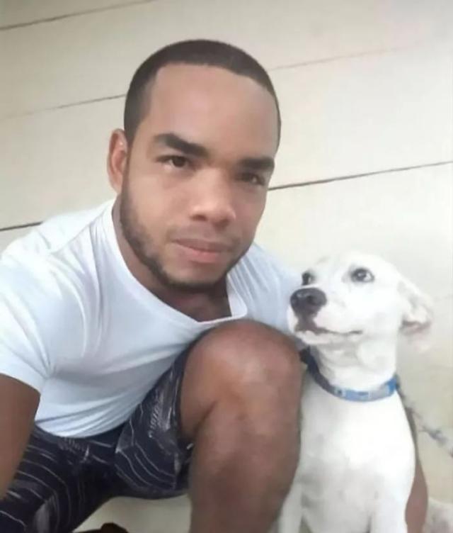 狗狗被洪水卷走，铲屎不顾安危将它救出，这件事还被市长得知……