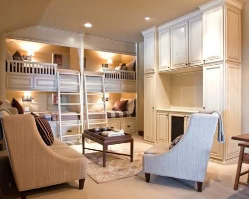 女生宿舍为何抢着睡上铺？学姐说出3个原因，网友：瞎说什么大实话