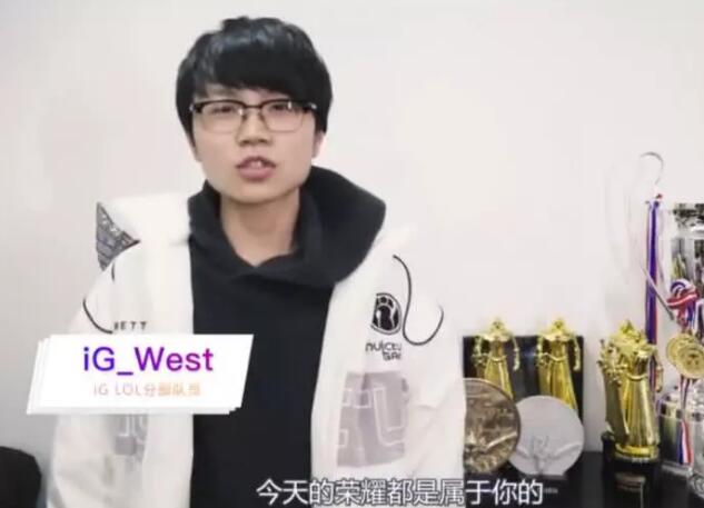 王思聪迎来31岁生日, IG全员送礼, 看完礼物后: 一个亿都买不起