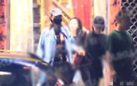 分手明星的‘散伙饭’内幕？唐嫣孕期怕脱发？当红小花选伴娘靠‘竞标’？