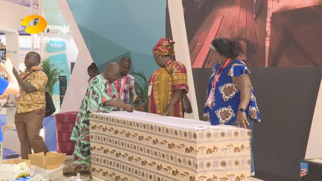 10万+的长沙人都去了这里，没去逛一波真是太亏了！刷爆朋友圈的“中非经贸博览会”圆满落幕！