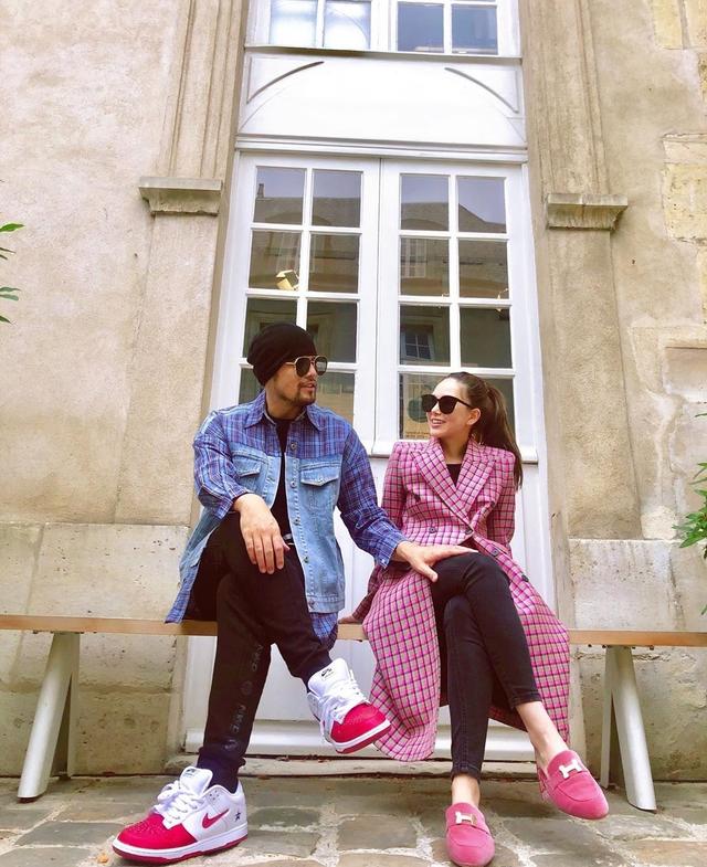 昆凌晒素颜自拍自信大方,罕见皮肤满脸雀斑,皮肤太白嫩了