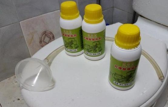 电热水器1年不洗脏成这样，老公用1分钟搞掂省下1000元