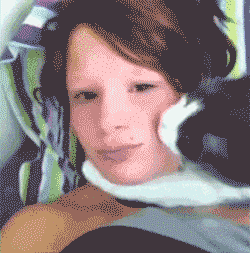 实名举报这只猫：年纪轻轻当小三，抢我对象！