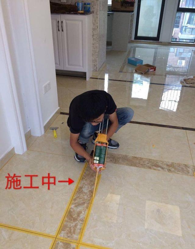 装修铺瓷砖，是用美缝剂好还是瓷缝剂好？老师傅告诉你哪种更实用
