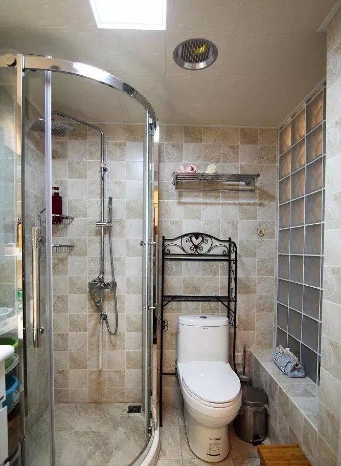 卫生间干湿分离这样装，非常漂亮，洗澡也方便！