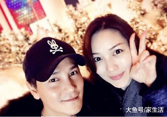 丁子峻曝出自己家装修，全屋色调“金灿灿”的，布置得真够辉煌啊