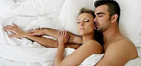 熄灯后，夫妻之间会做的9个坏动作，别不承认，一定有你！