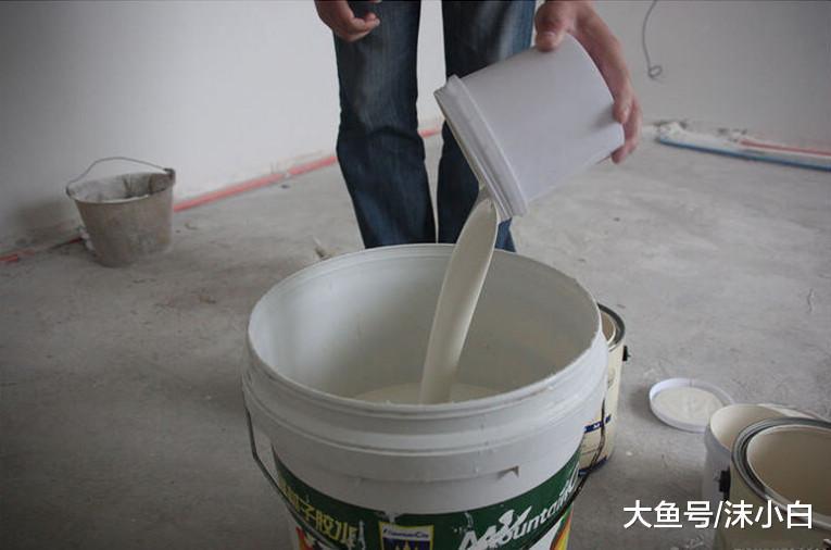 乳胶漆里加水是为了省钱? 老师傅: 别冤枉我! 一看墙面全都知道了