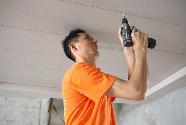 刚装修完吊顶就开裂？老师傅：做好这几点，20年吊顶也不会开裂