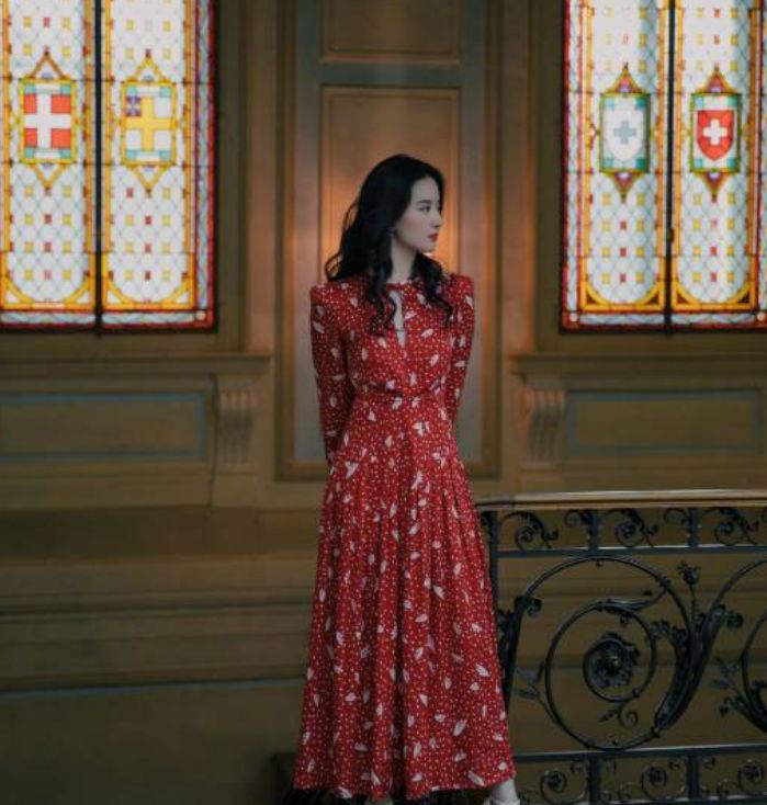 刘亦菲出道旧照公开，侧脸就连粉丝都难辨认，这是同个人？