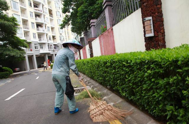 李嘉诚新年首次发表楼市看法引热议, 网友的关注点却在公摊面积上