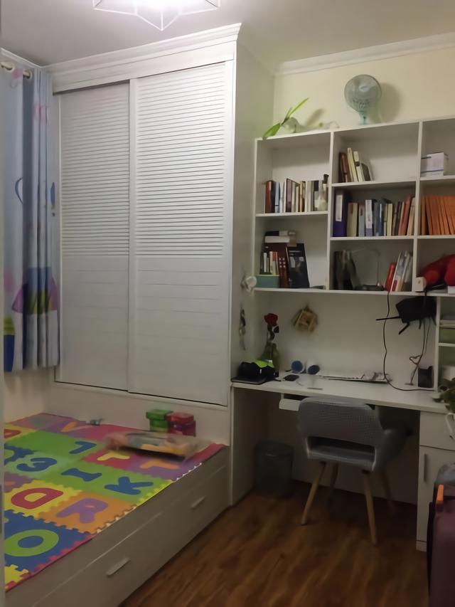 老公執意不在客廳裝電視，裝修完看到效果，忍不住夸老公聰明！