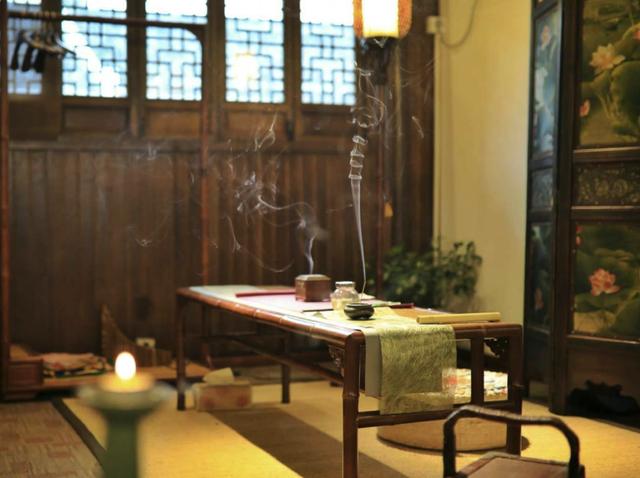 有钱人都会在家中装一个中式茶室，待客聊天，尽显生活品味