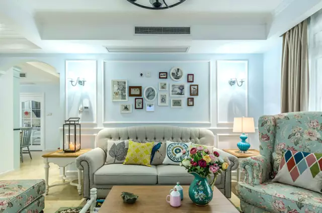 124平的现代美式风三居室，清新的色调带来舒适感