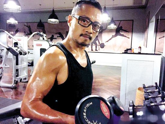 本以为张涵予27万肌肉服够狠了,却败给了亮剑的孙德胜,网友:钱白花了