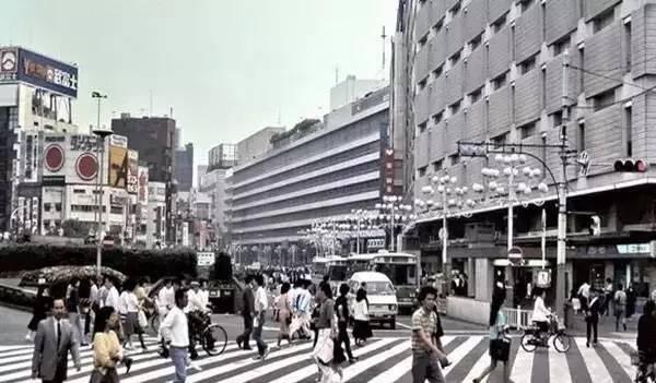 日本曾真实发生过的一幕：房价暴跌后，你必须得面对的现实真相