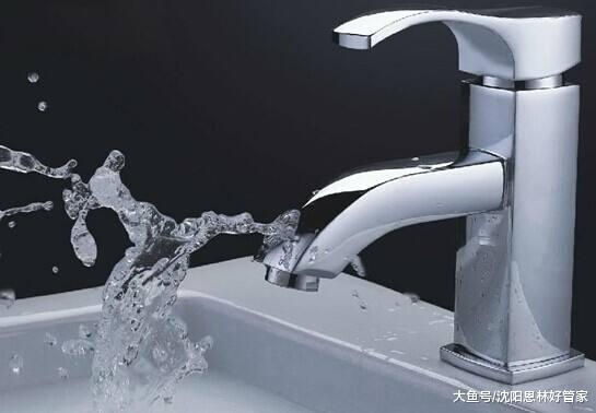 厨房水龙头怎样进行选择，注意这三点，再也不会溅一身水了！