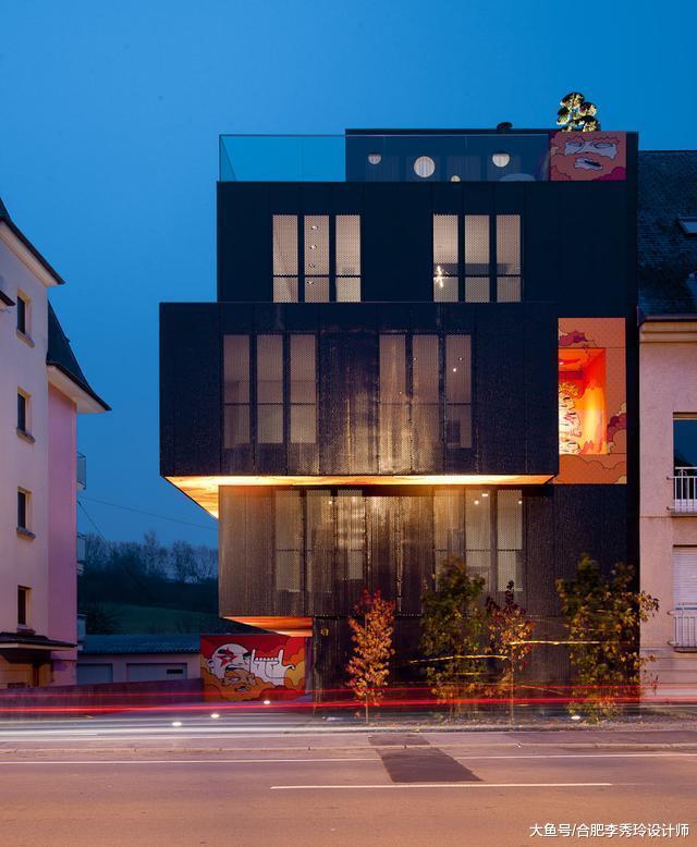 浴缸当床头, 2楼装玻璃楼板却不放家具, 这138平三层复式果然特别!