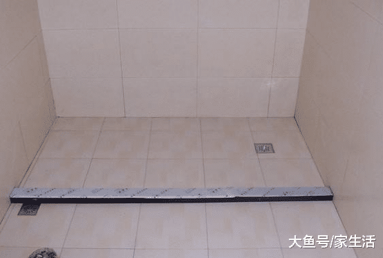 卫生间不要装淋浴房了, 如今都流行这样装, 效果实用十倍