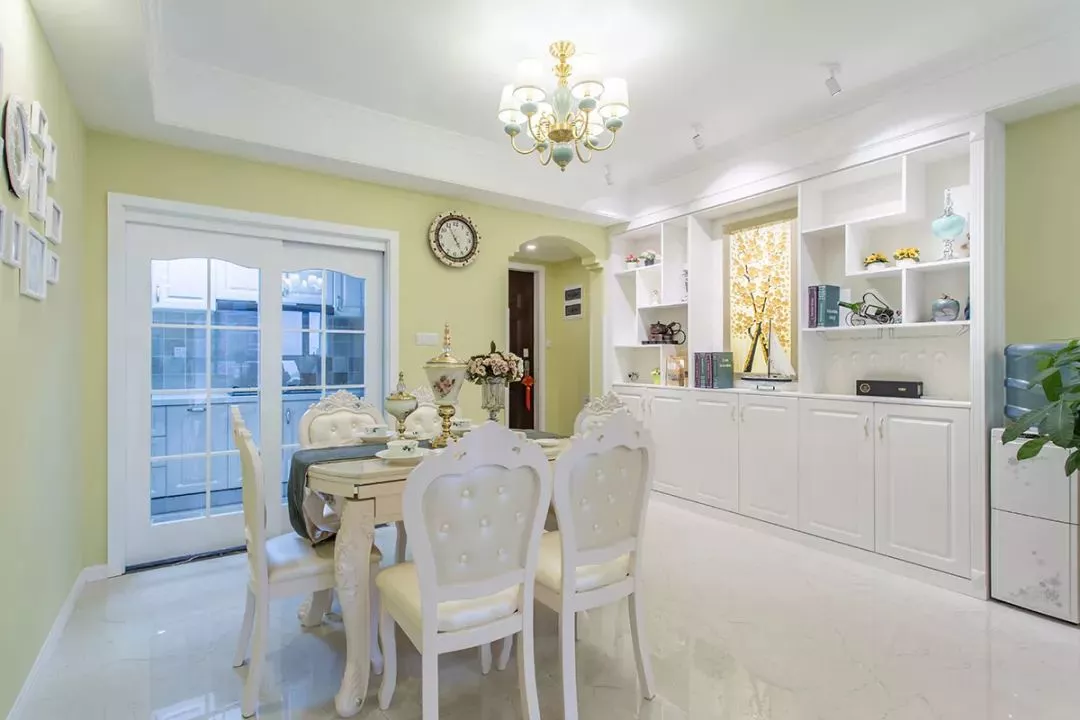 125平米的新房，全屋淡绿色墙面加白色点缀，效果别具一格！