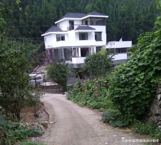100万在依山旁水的半山腰建三层别墅，成朋友们眼中的人生赢家