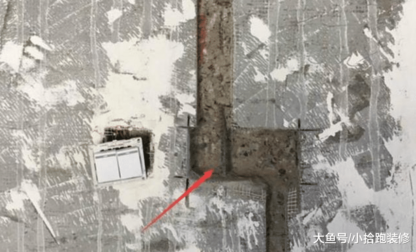 电工将开槽外包出去, 我没有意见, 可让他换人, 他却不同意