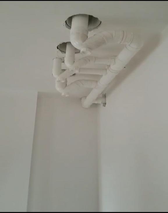 “水帘洞”“纸板门”！ 万科多个楼盘遭业主维权