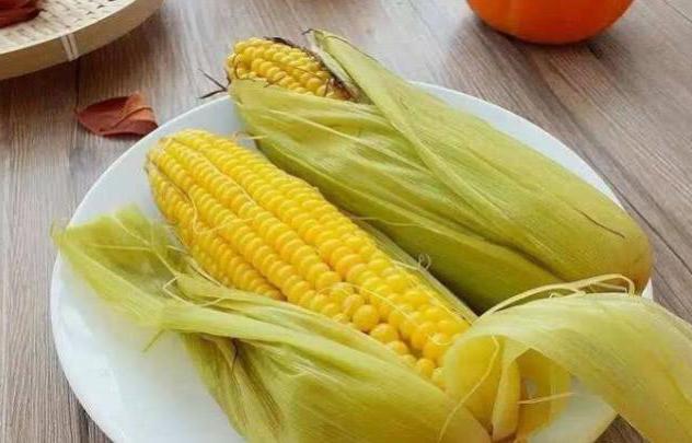 煮玉米别傻傻的用清水，加点小苏打，香甜软糯吃不够