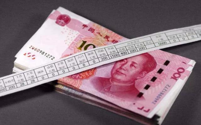 月薪2万老员工迟到3次被辞退，临走时霸气回复：10倍工资也请不回