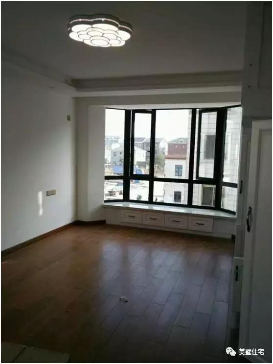 70后的他回乡建了栋别墅，主体加装修100万，邻居都很羡慕