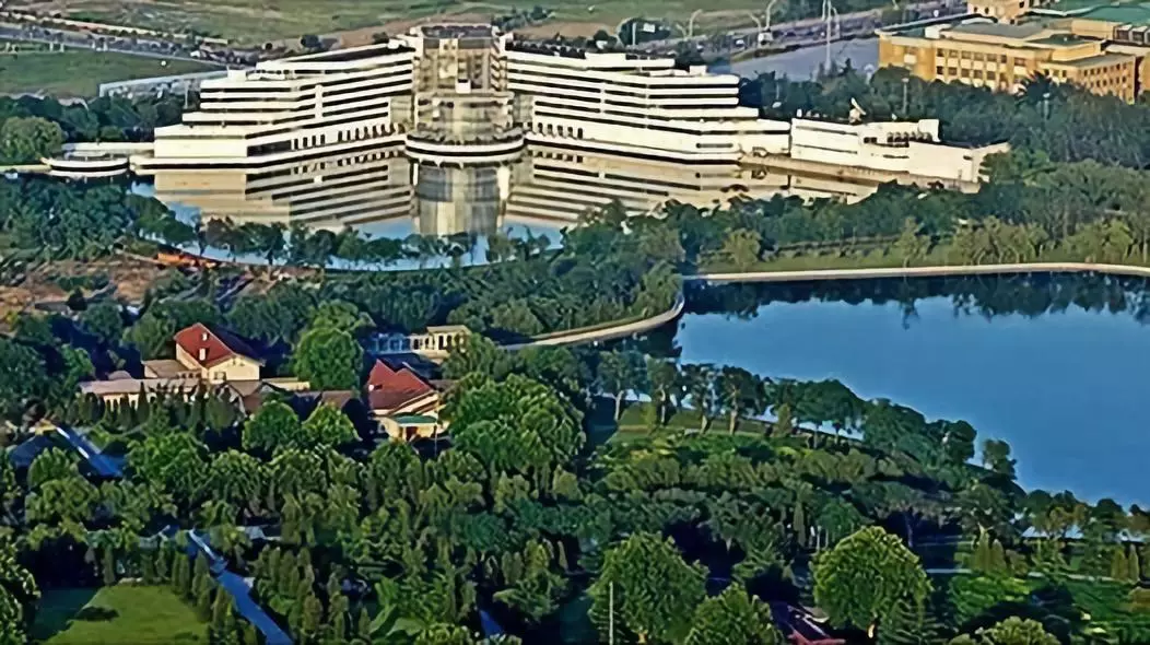 天津历史建筑水晶宫饭店拟转让80.483%股权