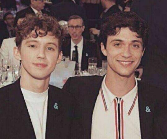 欧美最软萌美少年的表嫂是中国妹纸，戳爷的颜饭纷纷化身柠檬精