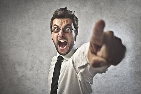 厕所无小事，不文明行为都害人害己，真希望我有一把神剪