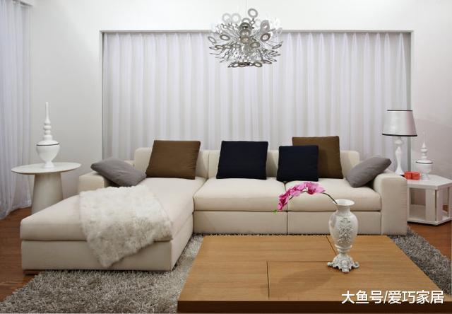 客厅沙发万万不要这样摆放，暗喻自断财路，有钱人一看就懂